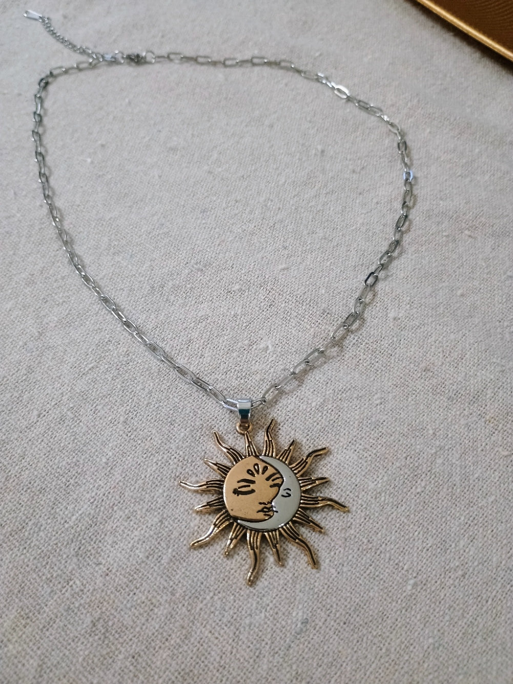 Paperclip chain neckleace. Sun/moon pendant