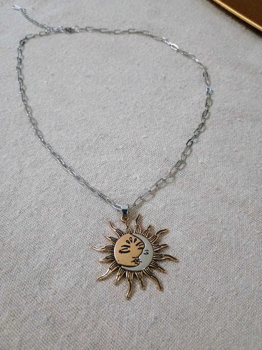 Paperclip chain neckleace. Sun/moon pendant